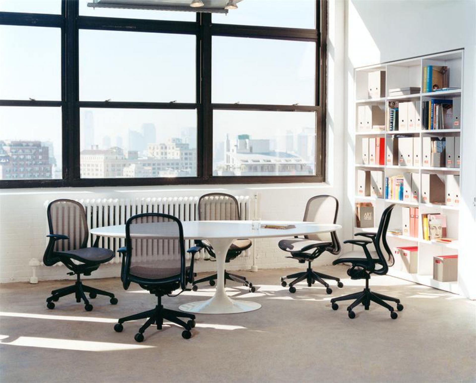 Saarinen Table oval Knoll International QUICK SHIP